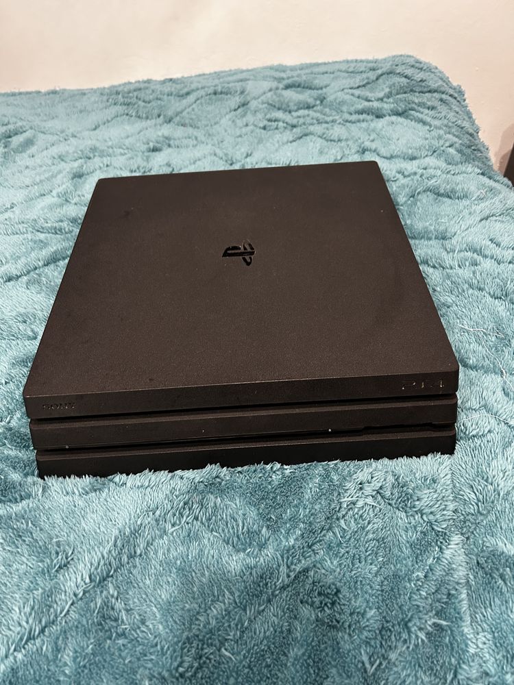 PS 4 PRO 1 TB….