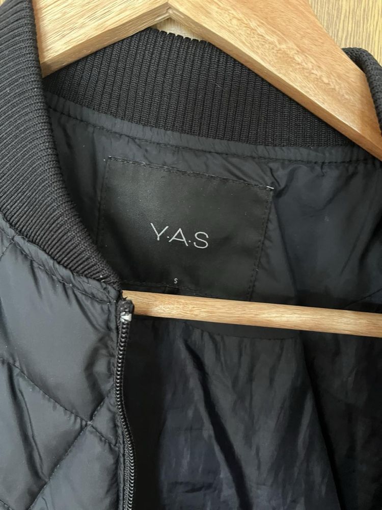 Дамско яке Y.A.S.