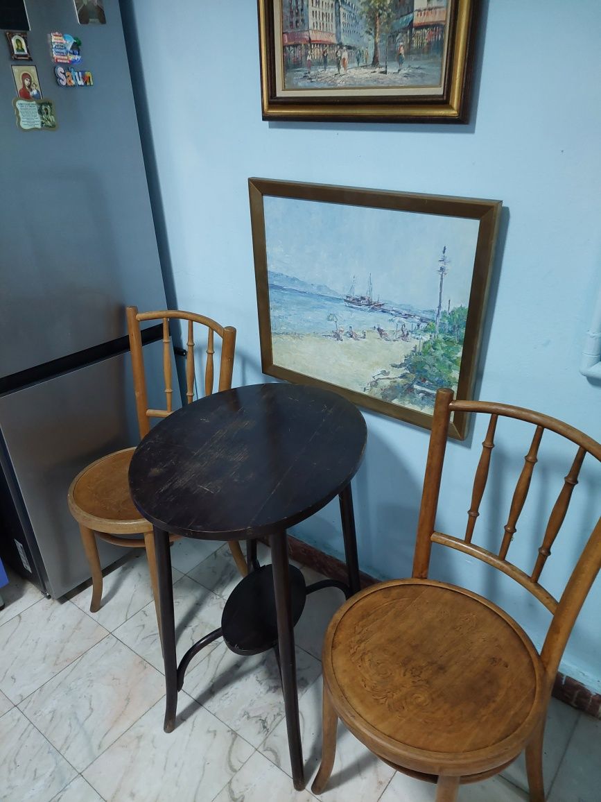 Scaune și masa Thonet