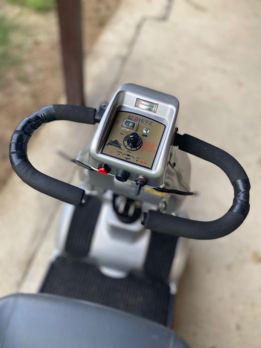 Scuter electric pentru persoane cu handicap