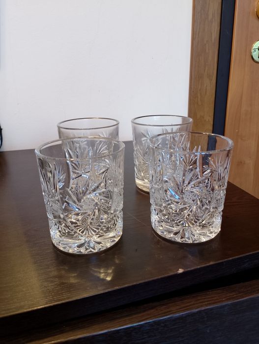 Кристални и стъклени чаши