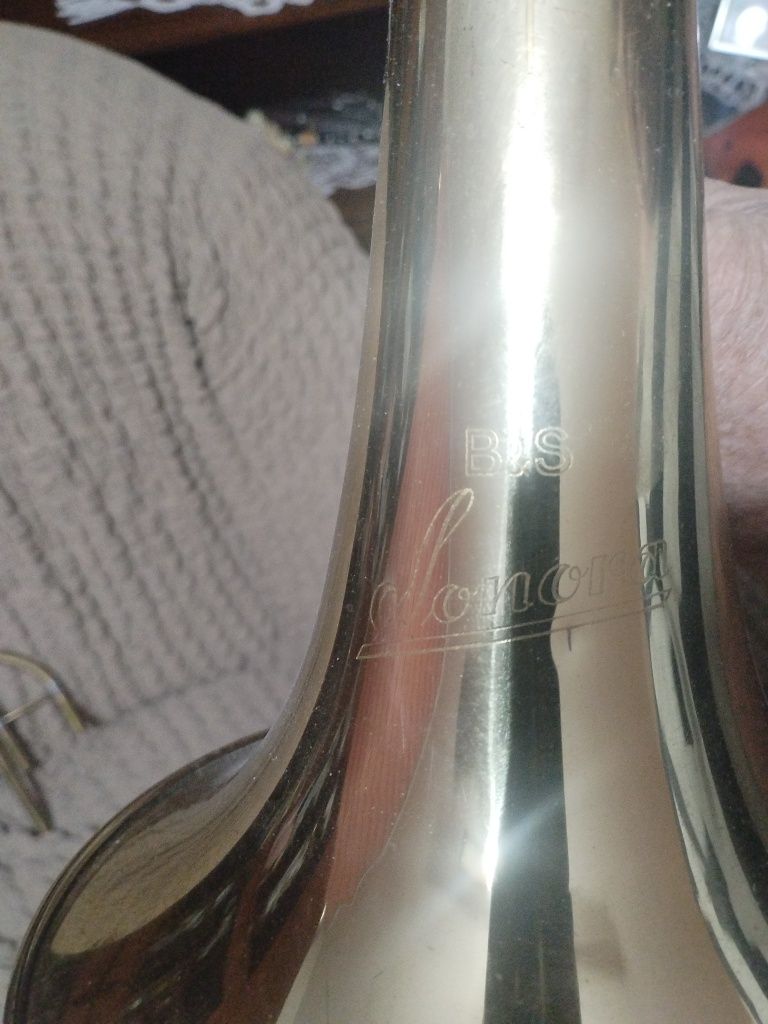 Mellophone  marca bs  mib/sib