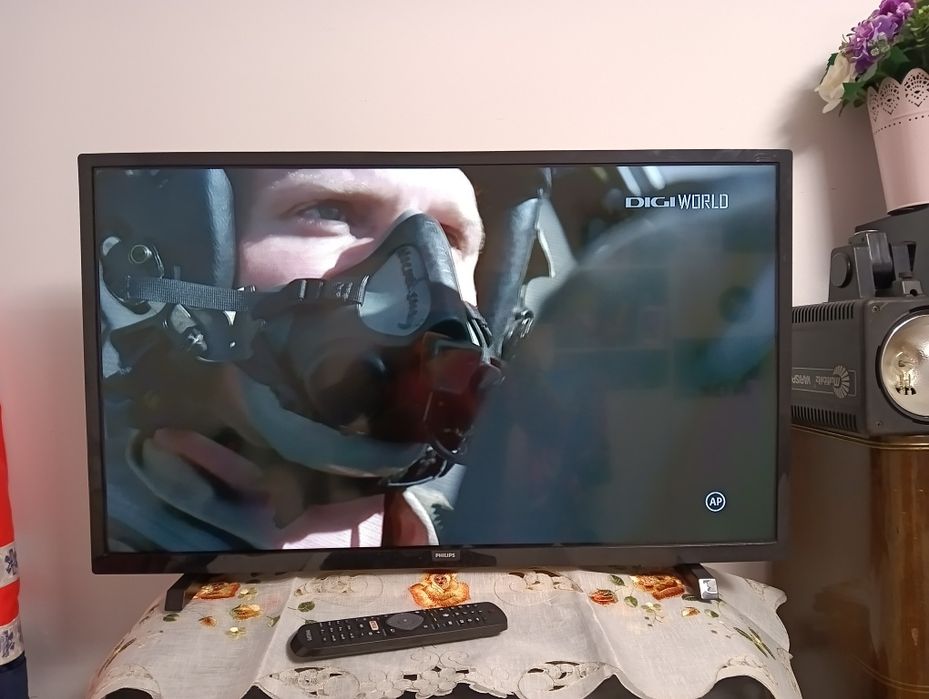 Televizor Philips 80 cm cu telecomandă HD