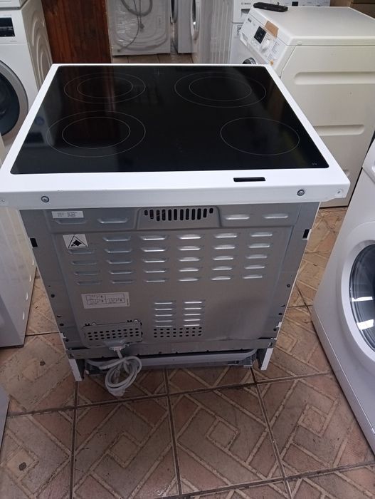 Свободно стояща печка с керамичен плот VOSS  2 години Гаранция!