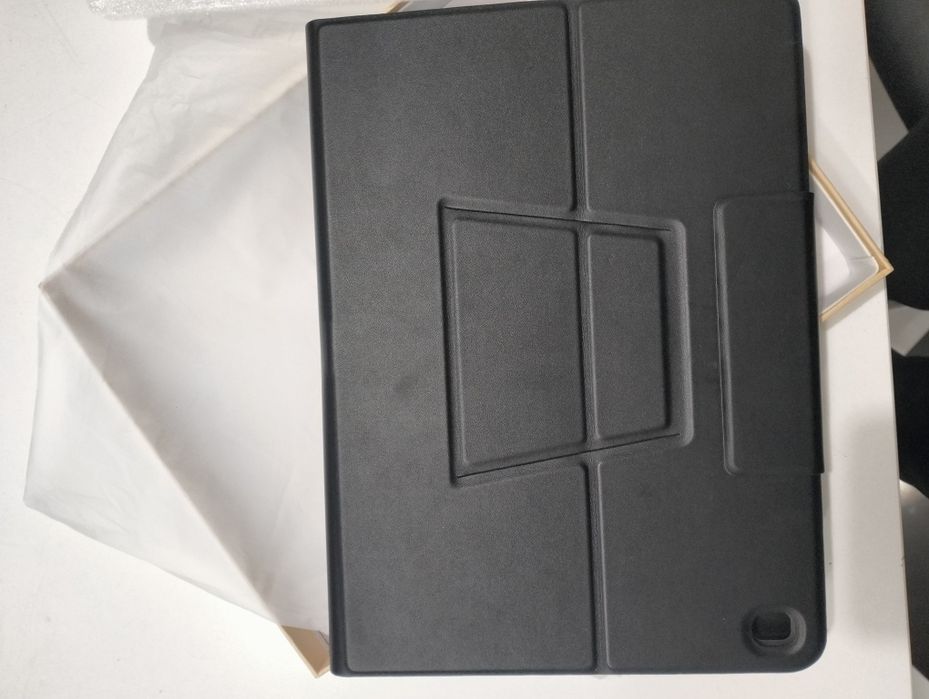 Husa cu tastatura din piele pentru IPad!