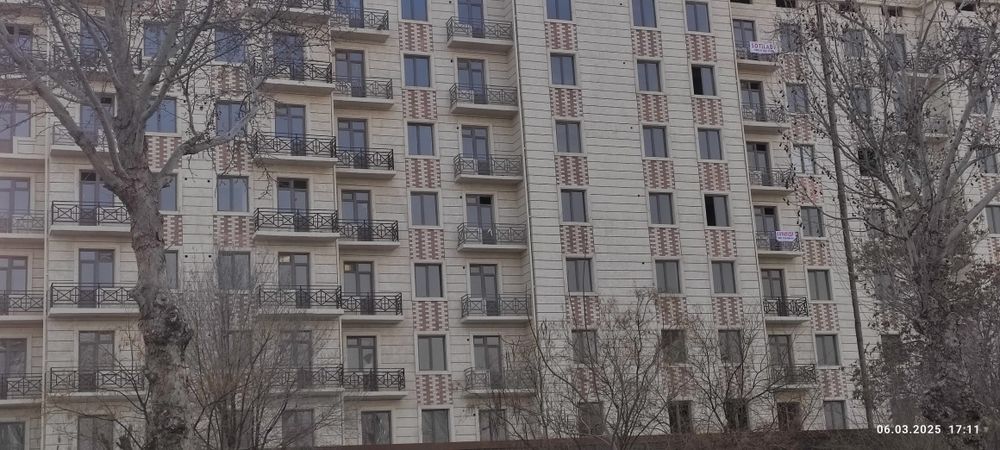 9 бозор олдида йулни устида 2 хона эски навруз кафе