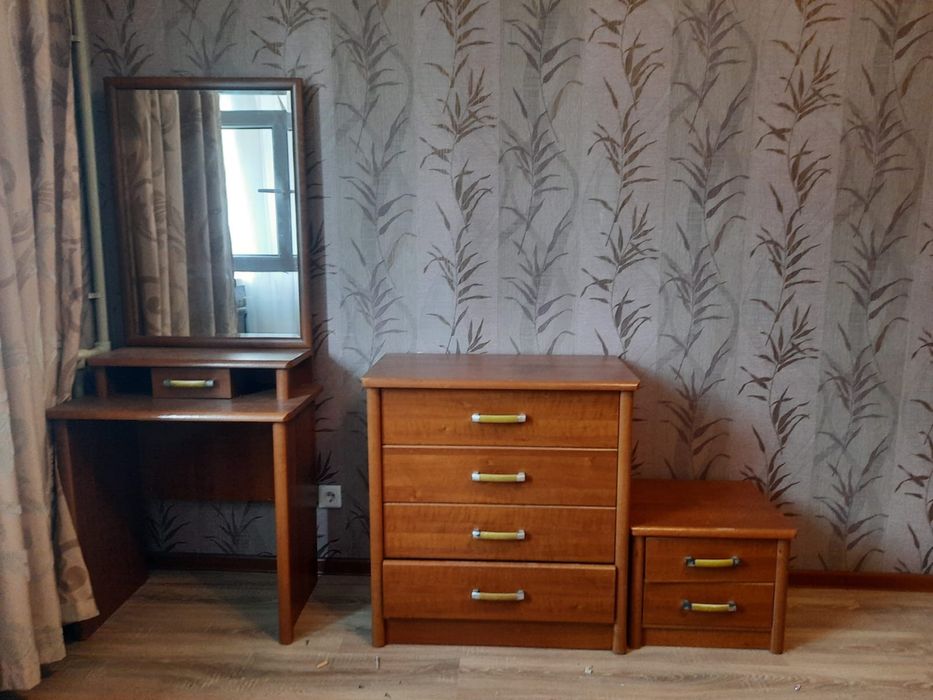 комод с зеркалом