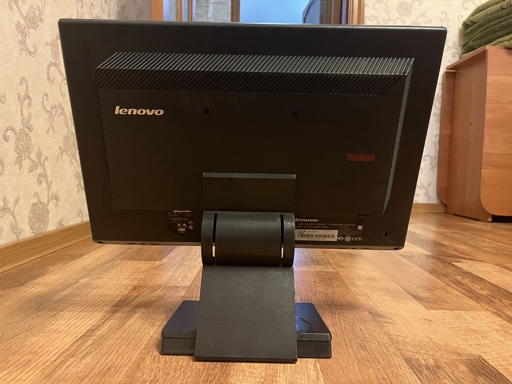 Монитор Lenovo 19”