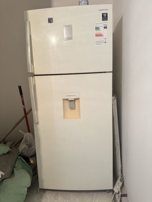 Холодильник Samsung