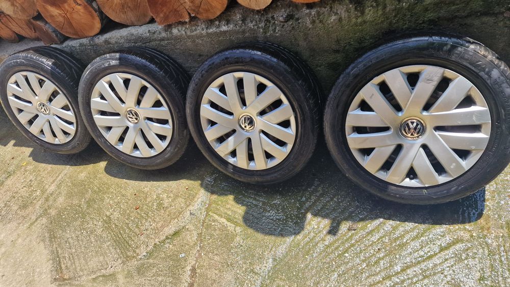 Vând roti vw polo R15 cu capace originale