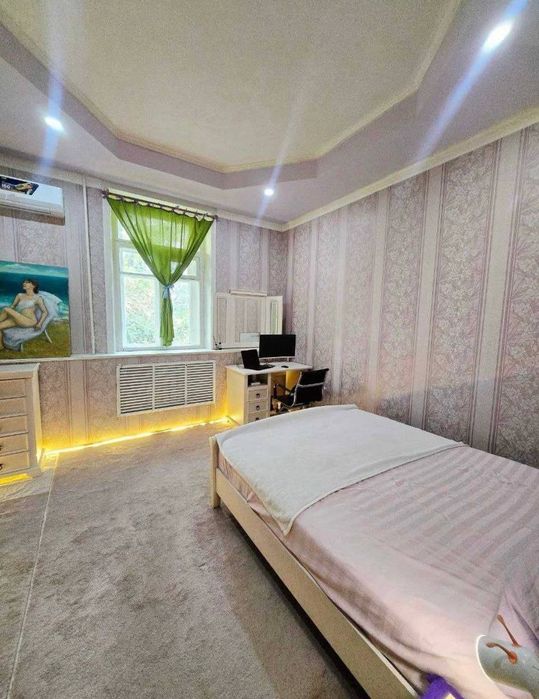 Срочно Продаётся Ракате Высокопотолочка 2/4/4 ремонт средний !