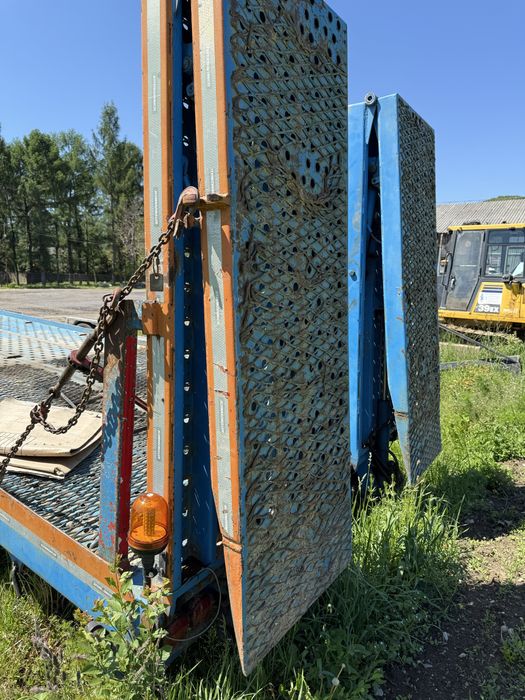 Trailer cu rampe hidraulice