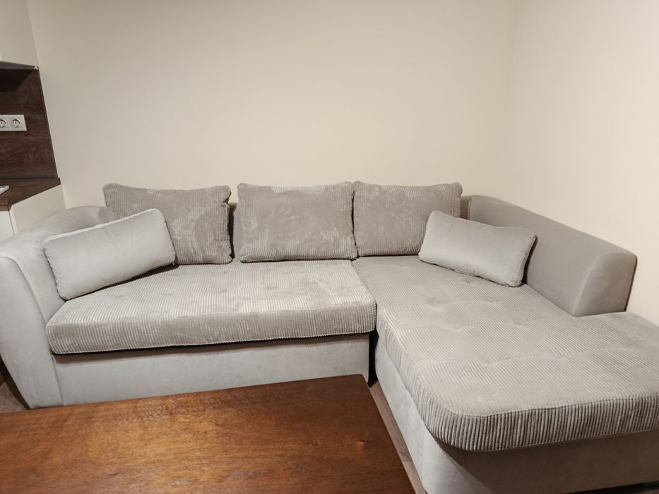 Практичен ъглов диван