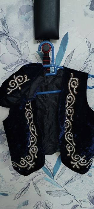 Национальная жилетка и головной убор