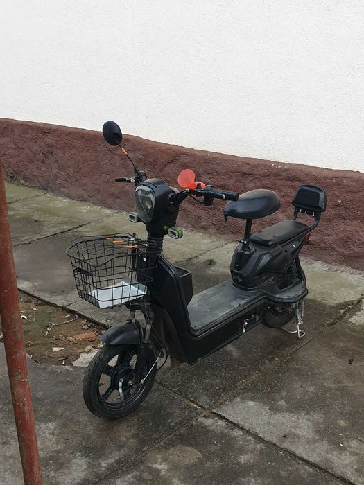 De vânzare scuter electric 25km/h