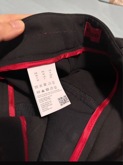 Pantaloni BOSS de la 1200 lei la 500 lei