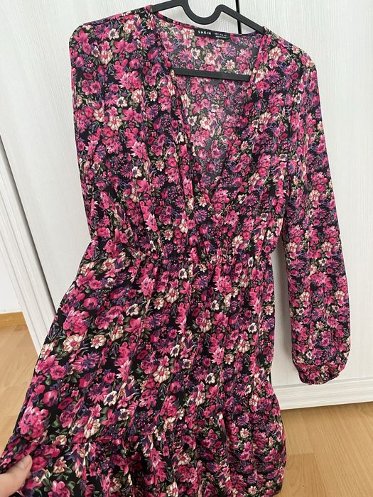 Rochie vaporoasa cu model floral