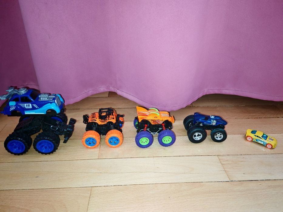 Reducere! Set 4 mașini Hot Wheels Monster