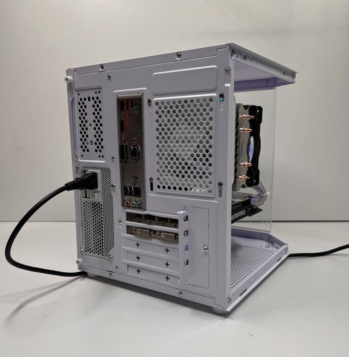 Sistem PC Gaming Vanguard Compact - Intel i5-8500, GTX 970 4GB, 32GB