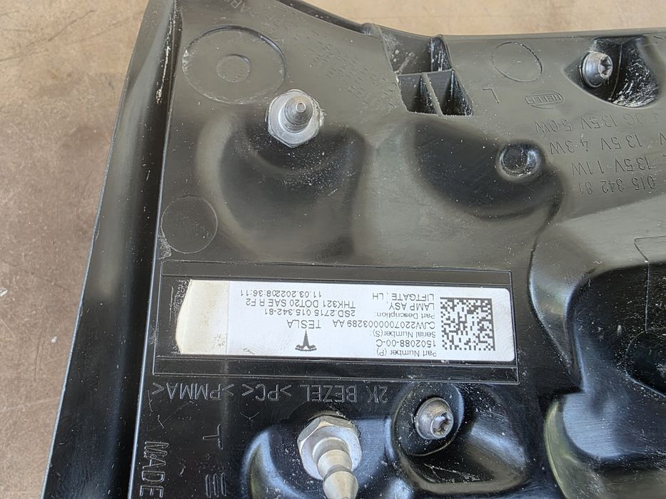 Tesla Model 3 Y ляв стоп вътрешен