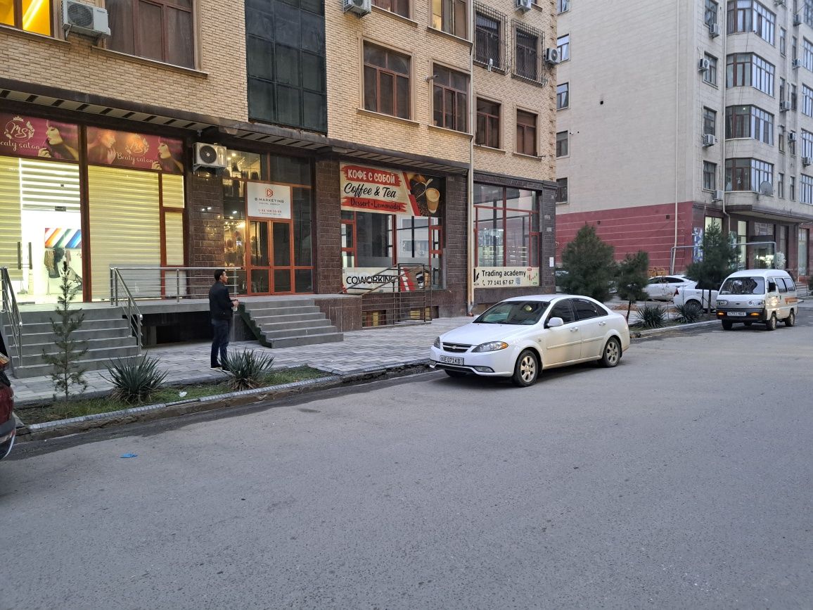 Продается нежилое помешения 246 кв.м. Потолки 4.50 м.