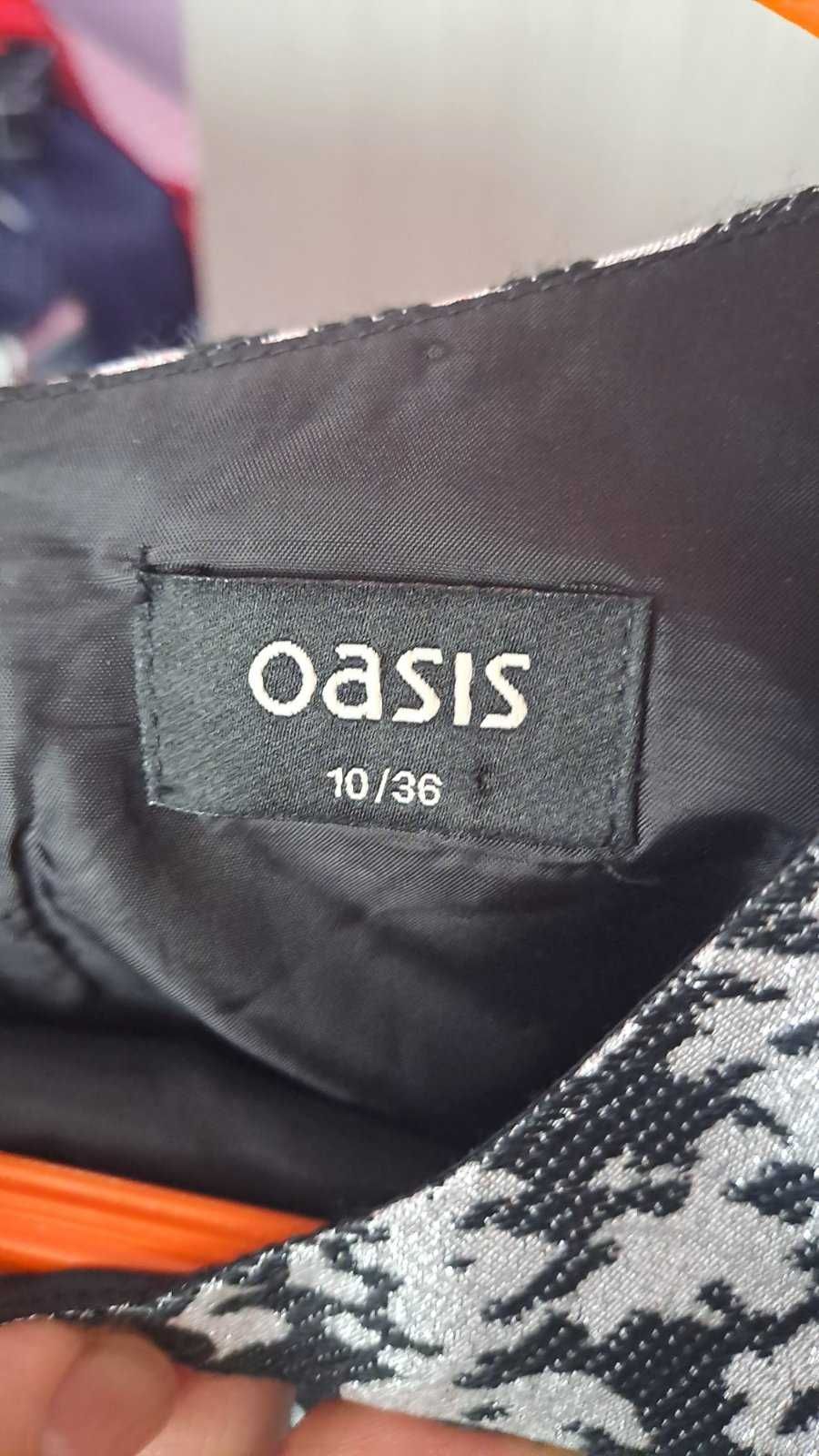 Красива рокля Oasis