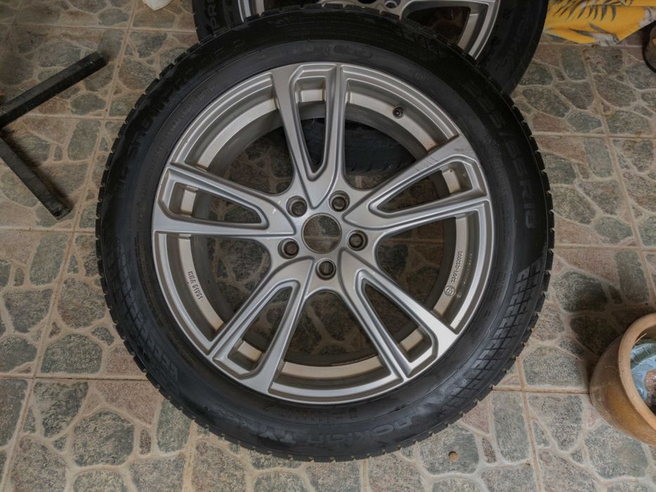 Jante GMP + anvelope Nokian iarnă 5x108 ET45 R18