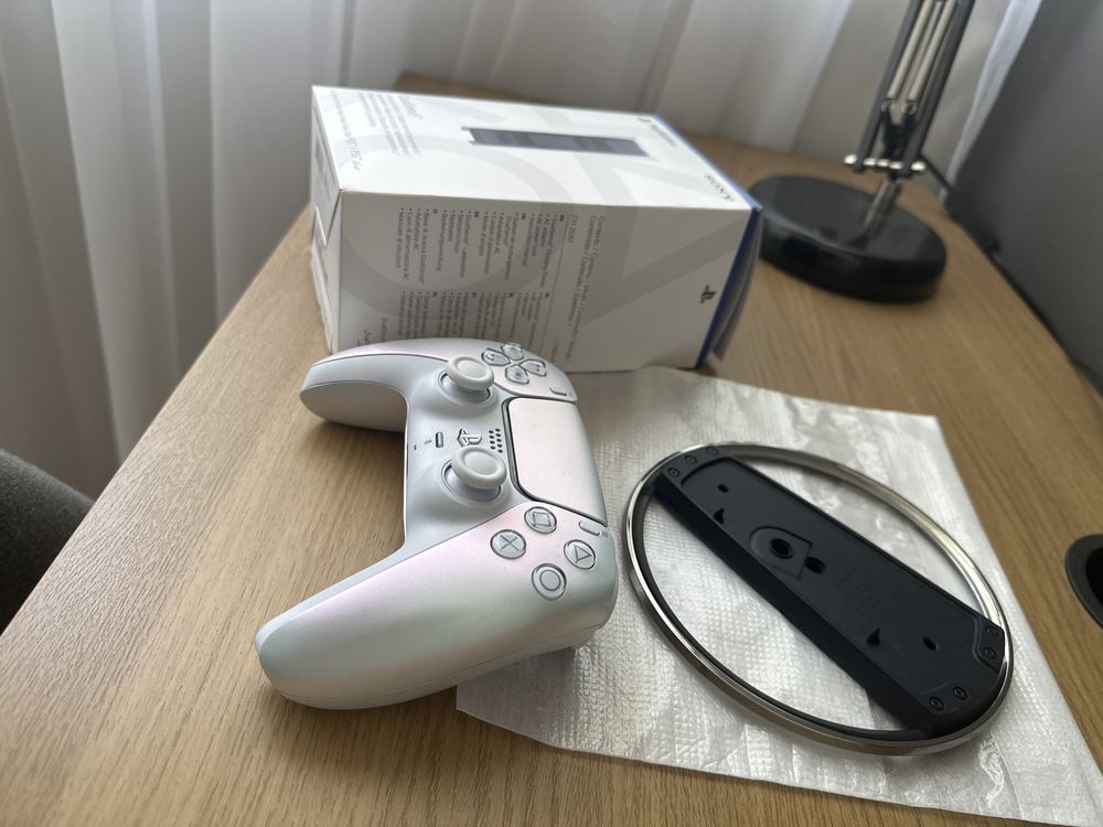 Pachet complet PS5 – Controller, Stand și Stație de încărcare