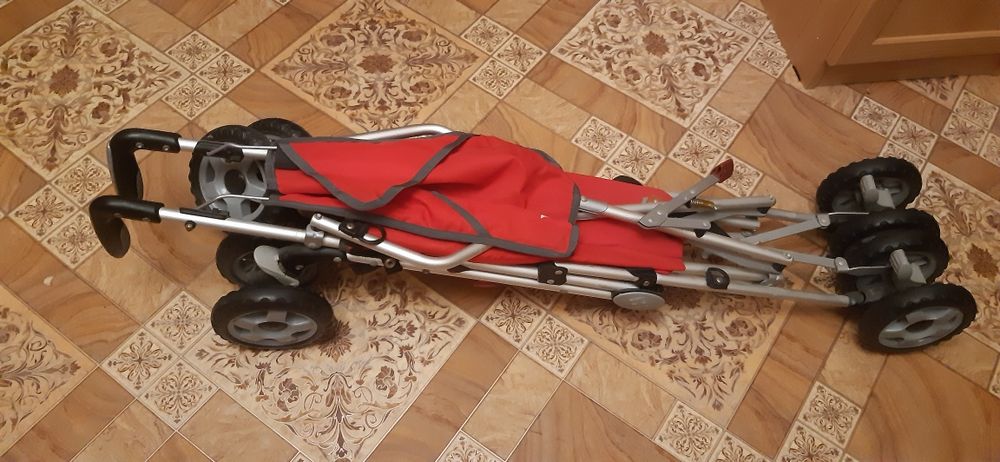 Продам прогулочную коляску для ребенка