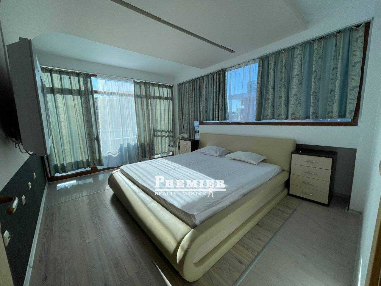 Продава се Двустаен апартамент в к.к. Слънчев бряг - 61 кв.м за 910 €/кв.м - Снимка #4