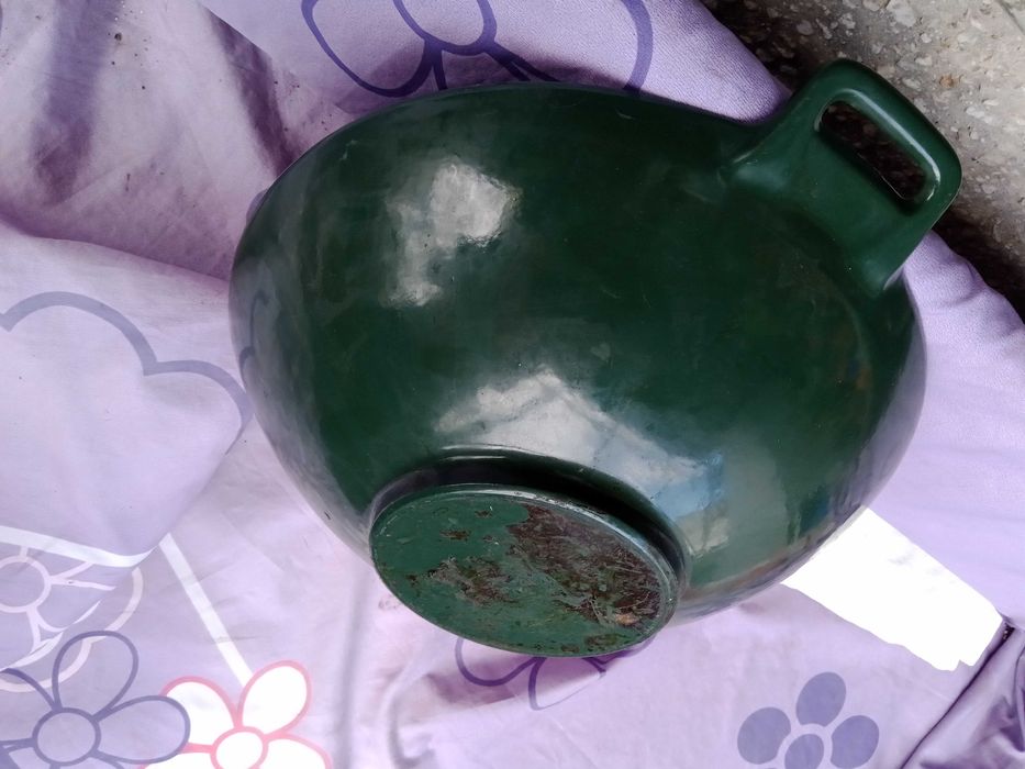 Чугунени съдове за готвене.