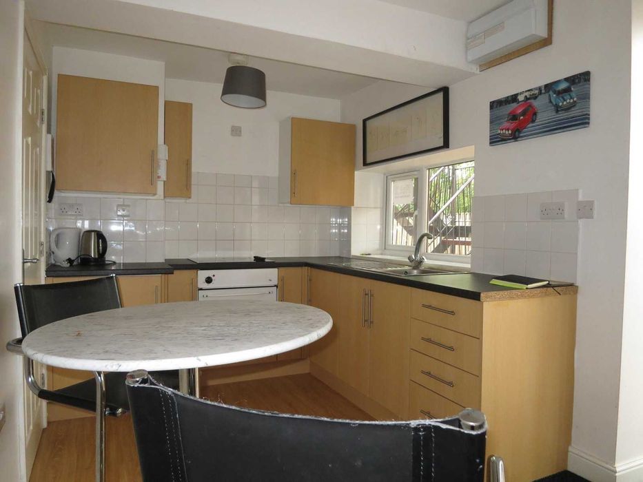 Дава се под наем Едностаен апартамент в София, Център - 48 кв.м за 306 € - Снимка #1