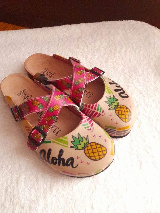 Чисто нови медицински чехли естествена кожа, нова медицинска туника