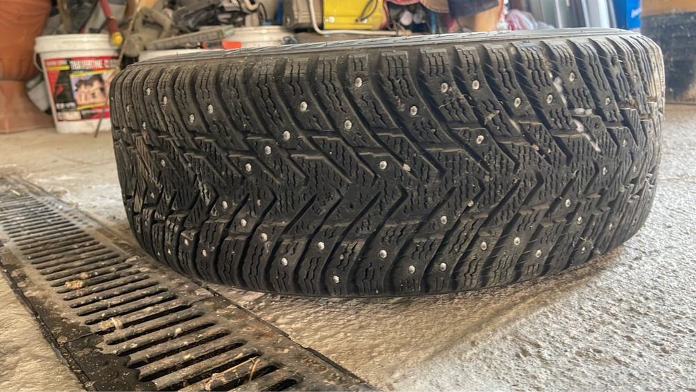 Зимние шины с шипами 215/60 R16