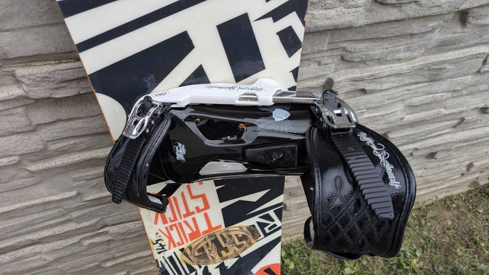 Vând placa snowboard de 145 Rossignol și boots Head mărime 40