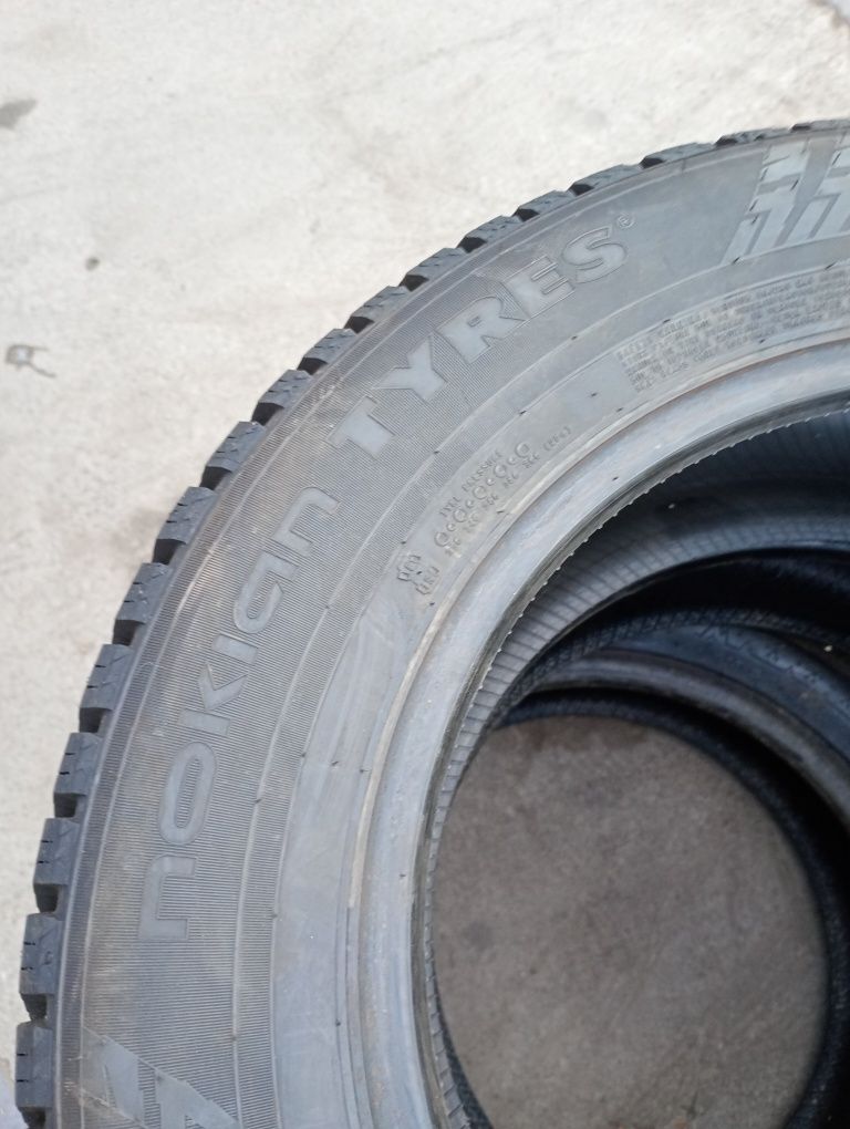 215/60/16 Nokian с шипове 4бр 2023