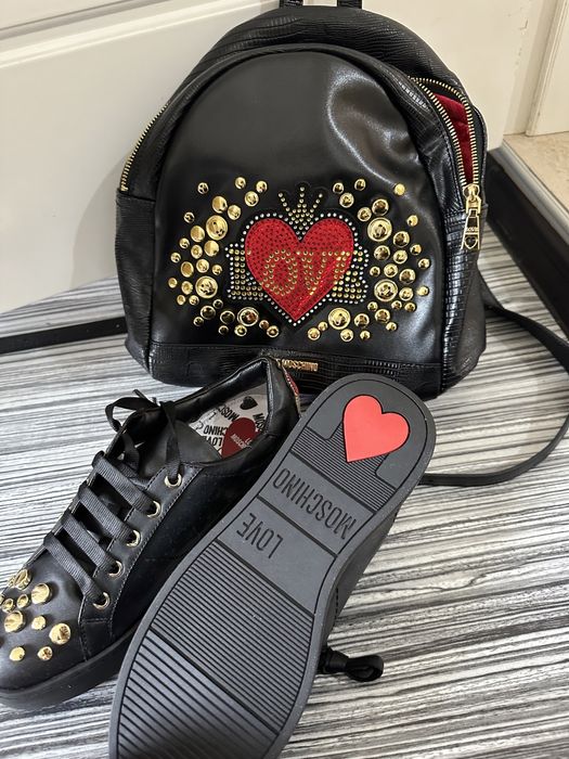 Чанта и обувки Moschino