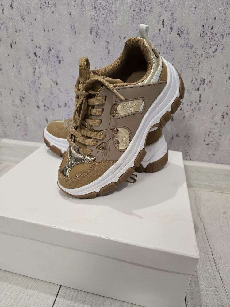 Оригинални дамски сникърси Guess