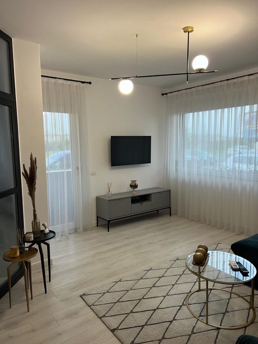 Inchiriez apartament in West Residence