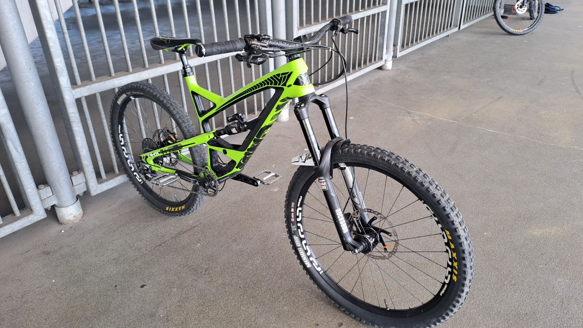 Bicicleta full suspension YT Capra CF