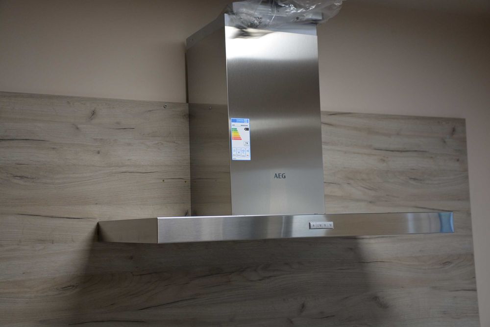 Абсорбатор 90 см AEG DBB4950M монтаж към стена