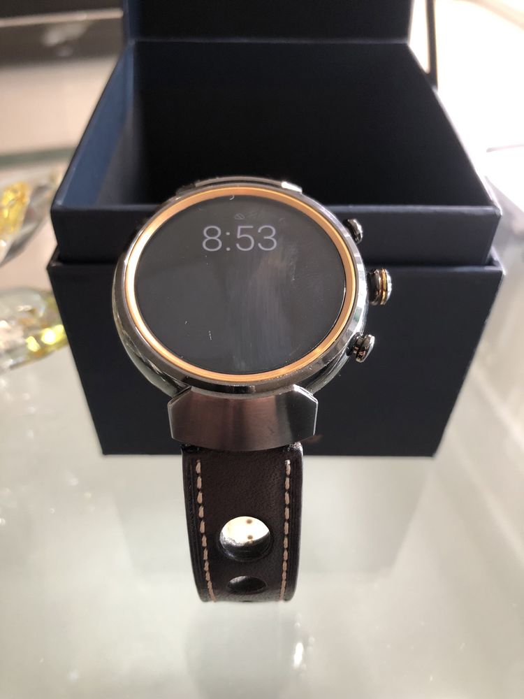 Часовник Asus ZenWatch 3