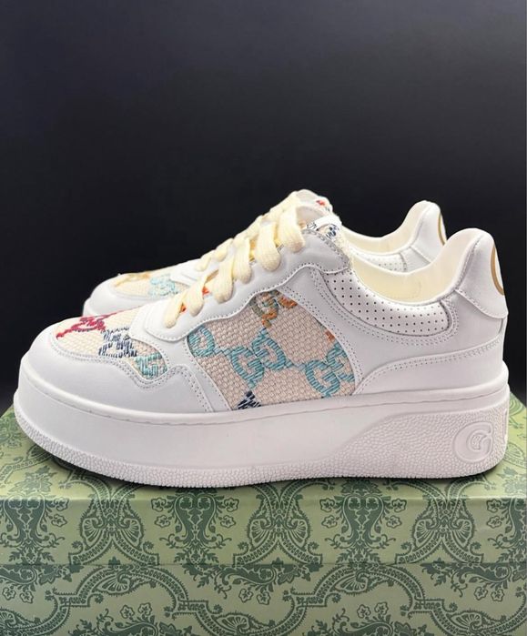 Модел на Gucci изящество в обувка