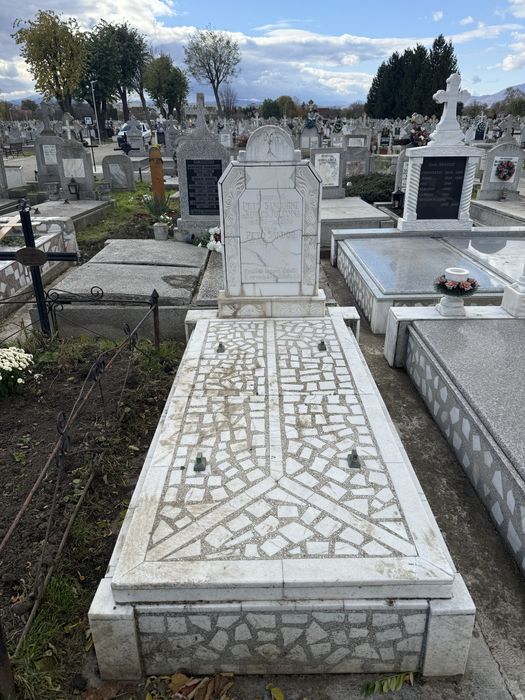 Loc de veci cimitir municipal/livada postei