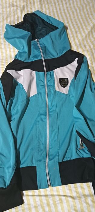 Vând pantaloni adidas
