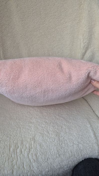 Husă pentru perna decorativă cu utilizare pe ambele fețe.