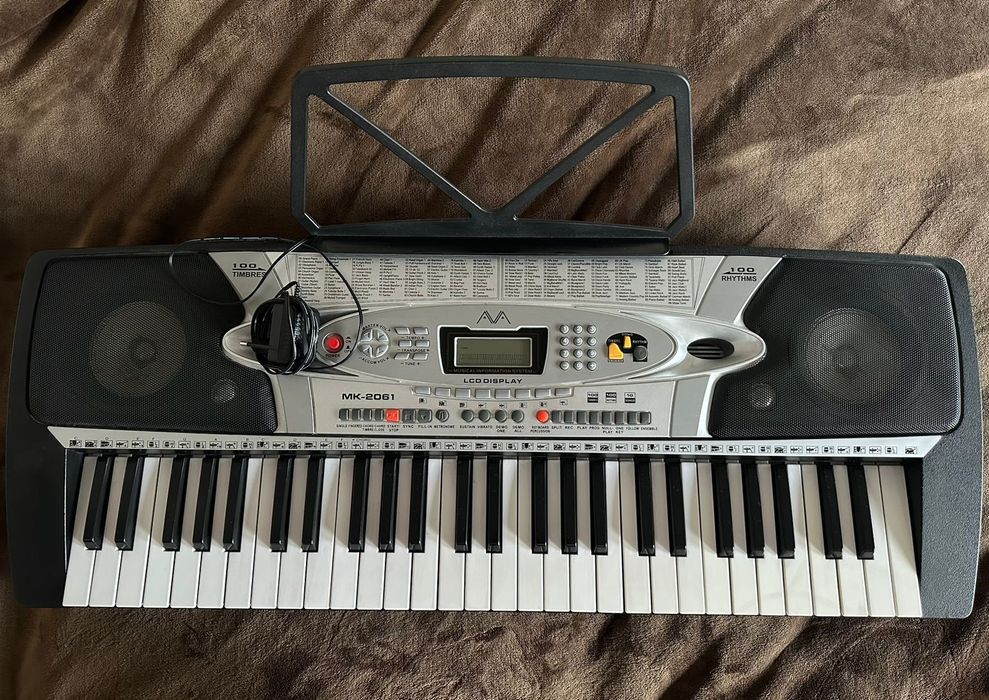 Продам синтезатор состояние хорошее