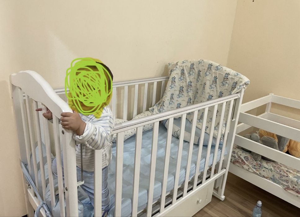 Продается детская кровать-люлька для новорожденных и до двух лет