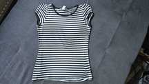 Тениска H&M Young на черни и бели ивици, размер S