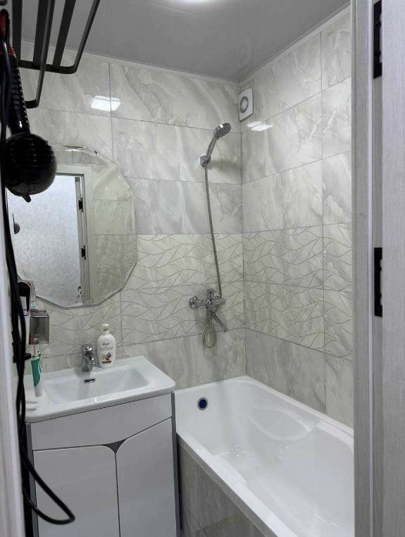 Себзор 2 хонали 3 хона килинган квартира сотилади. 74.500$